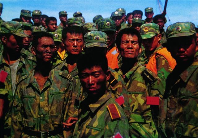 "镜头里的人民军队——庆祝中国人民解放军建军90周年摄影展" 在京