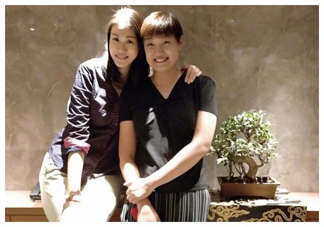 前女排名将赵蕊蕊宣布大喜事,"玻璃美人"成体坛才女