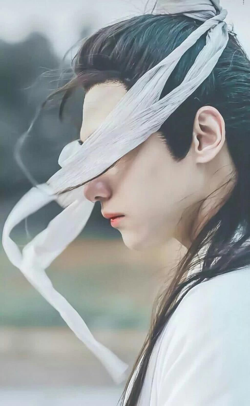 《上古情歌》之中的罗云熙也超帅,不输后来的小鱼仙倌润玉