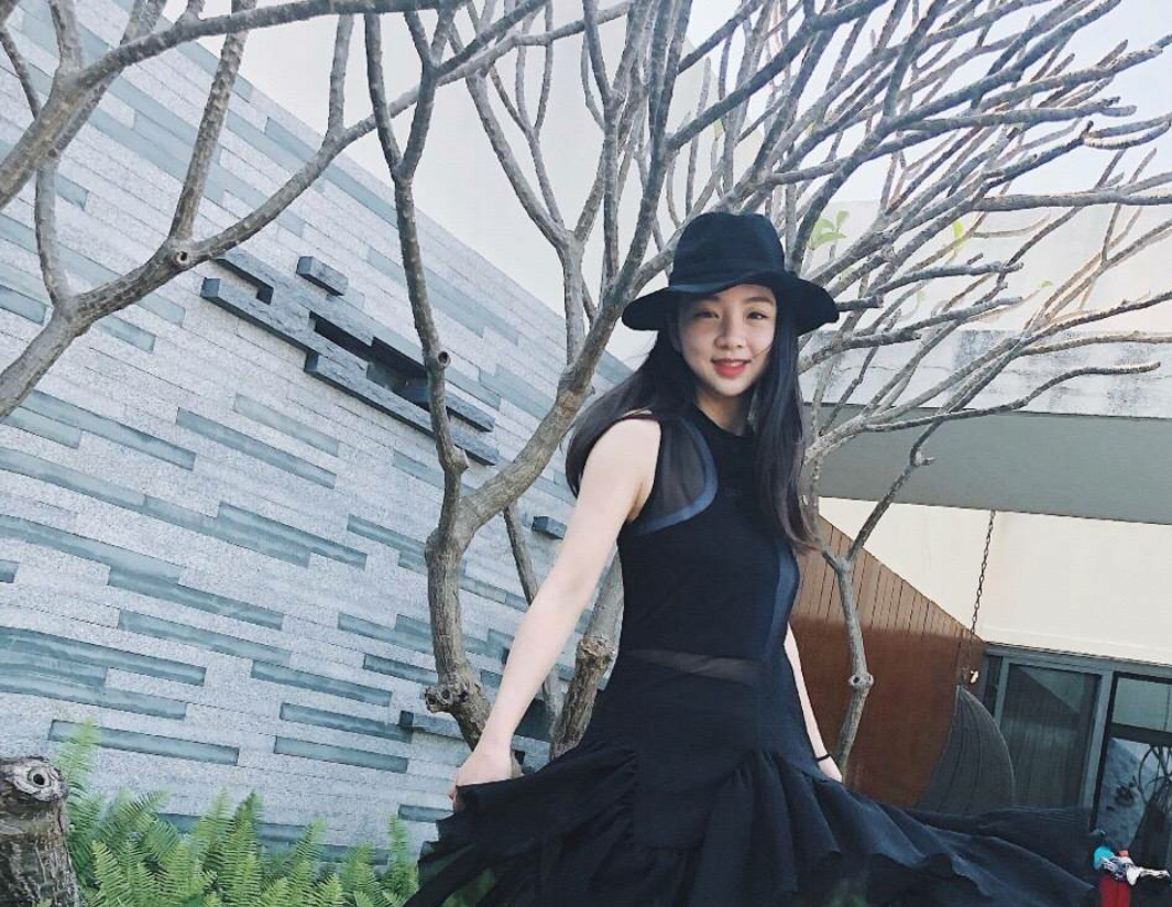 前上海上港球员孙祥的妻子,近日晒出自己与孩