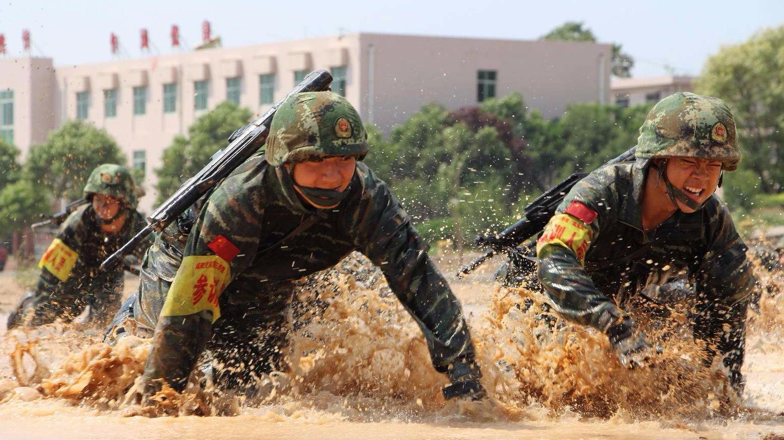 解放军战士日常训练军体拳 教官的评价一针见血!