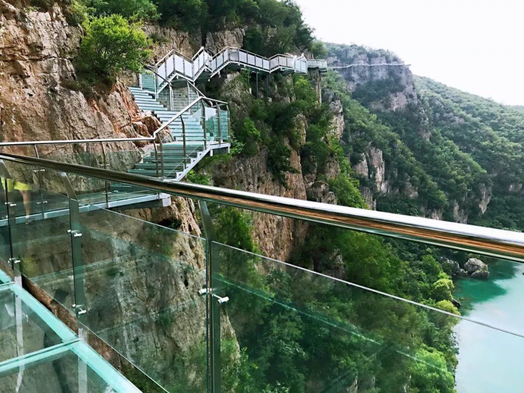 天门山玻璃栈道