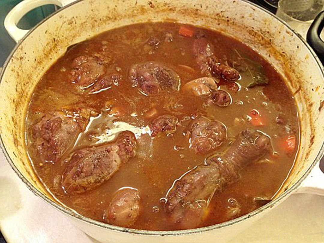 做红酒炖鸡,我教您一招,又嫩又香,孩子可喜欢,有它多吃两碗饭