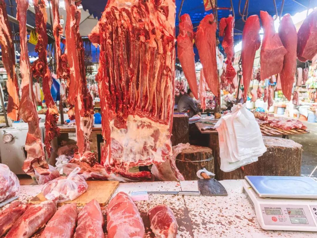 牛肉的市场价,根据肉质不同,30-40元不等.鲜兔的价格在18元左右浮动.