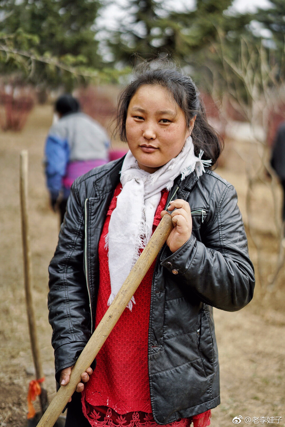 为了给长春的公园增绿添色,农民工每天都在辛勤劳作