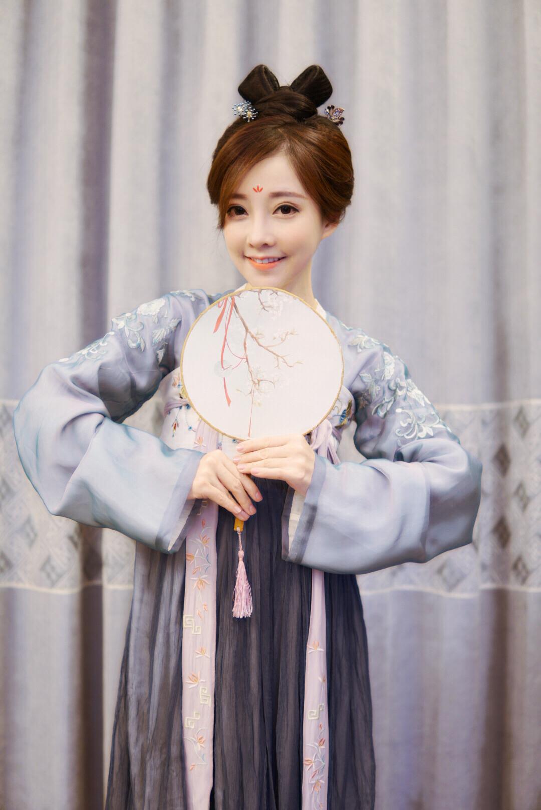 四周年福利:貂蝉颜艺cos馈赠粉丝,冯提莫这颜值怎么说?