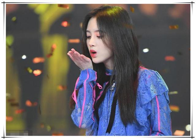 鞠婧祎节目照流出,表情失控现蜂窝下巴,网友:还敢说没整容吗?