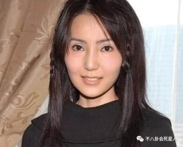 家境富裕却狂甩600万奢侈品闹笑话|赵静仪|整容|龙套_新浪新闻