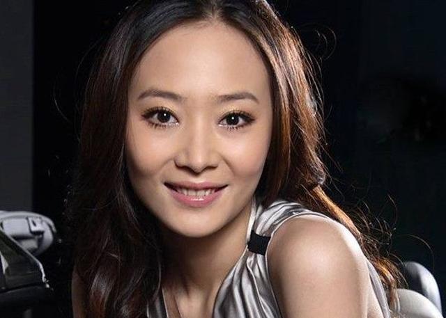 长相堪比范冰冰,被张子健带红,后来因老公黄海波入狱而被人称赞