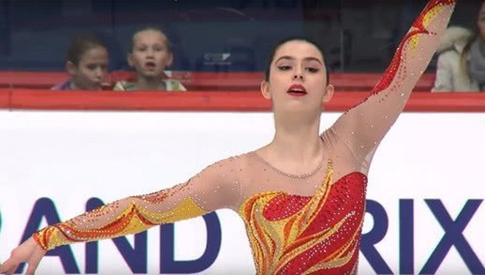 是一名职业花样滑冰运动员,自去年参加国际赛事以来,卡塔琳娜的成绩