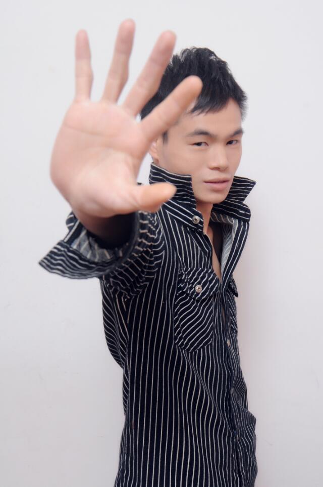 他即是明星经纪也是歌手,沈俊杰多首歌曲全网发行