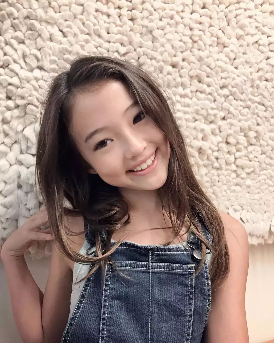 近日,号称选人不看脸的yg公司竟签下了一个高颜值混血小萝莉——年仅