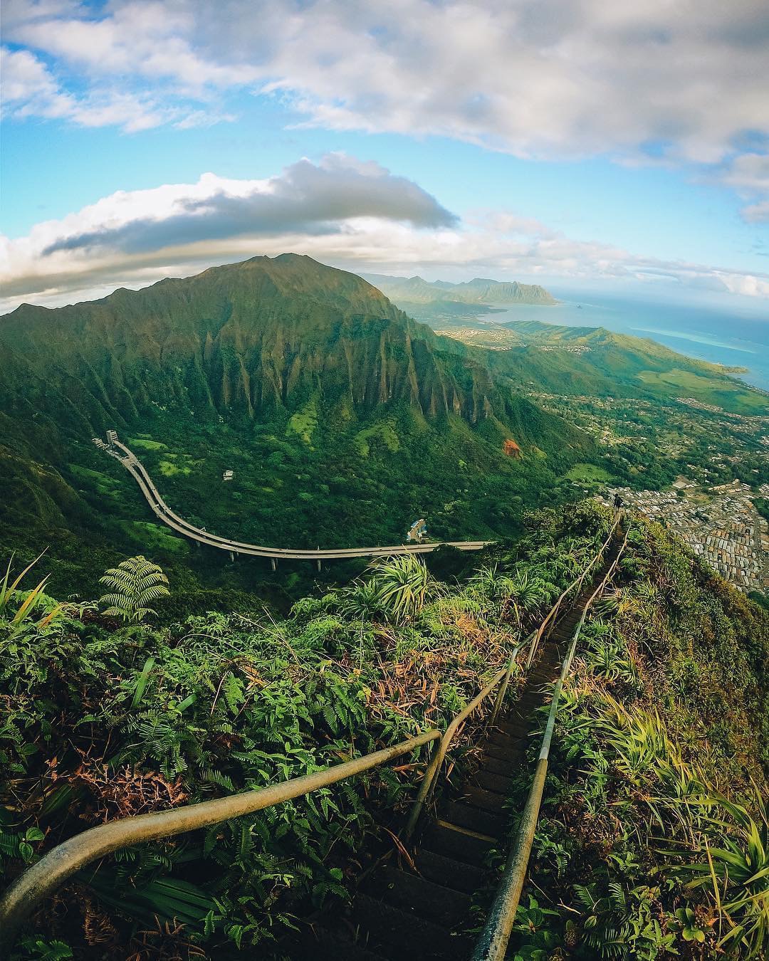 夏威夷欧胡岛"天堂阶梯"一共3922道台阶,你敢去吗?