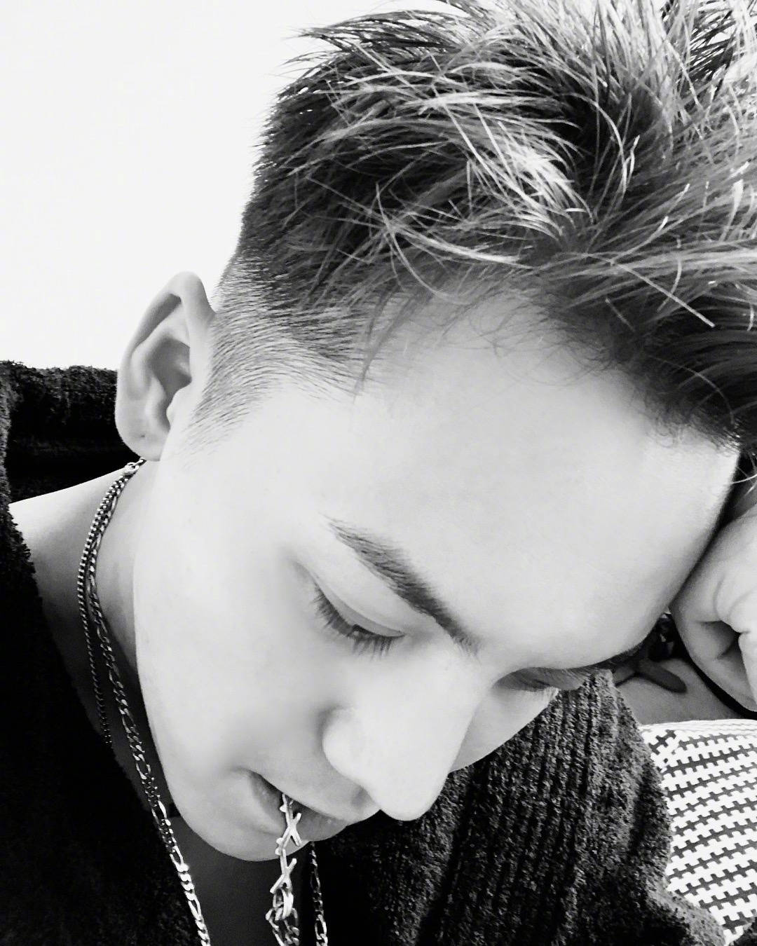 陈伟霆 x 黑白照 | 很撩人了