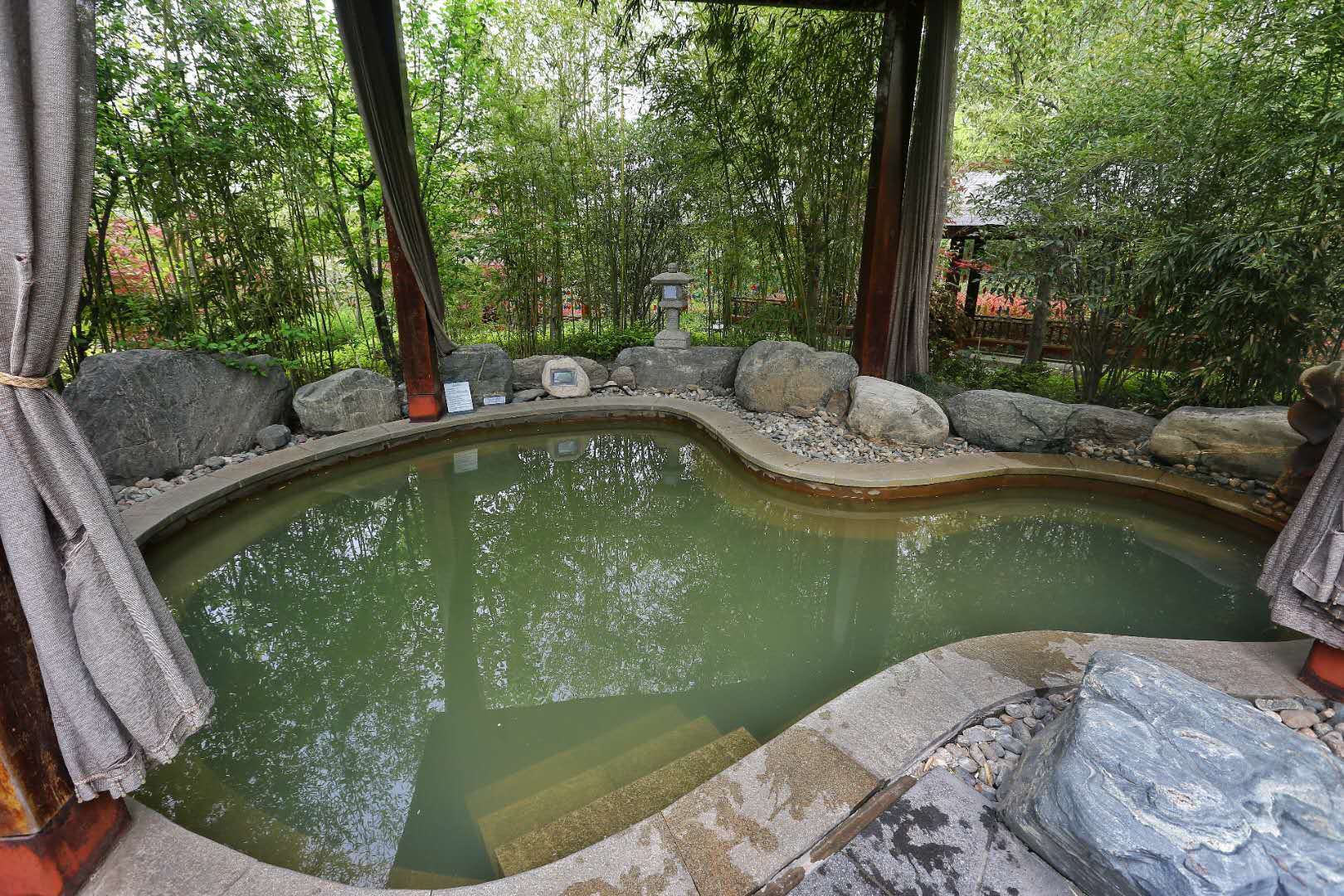 四月的春天是泡温泉的好时节 到西安楼观道温泉奢侈享受