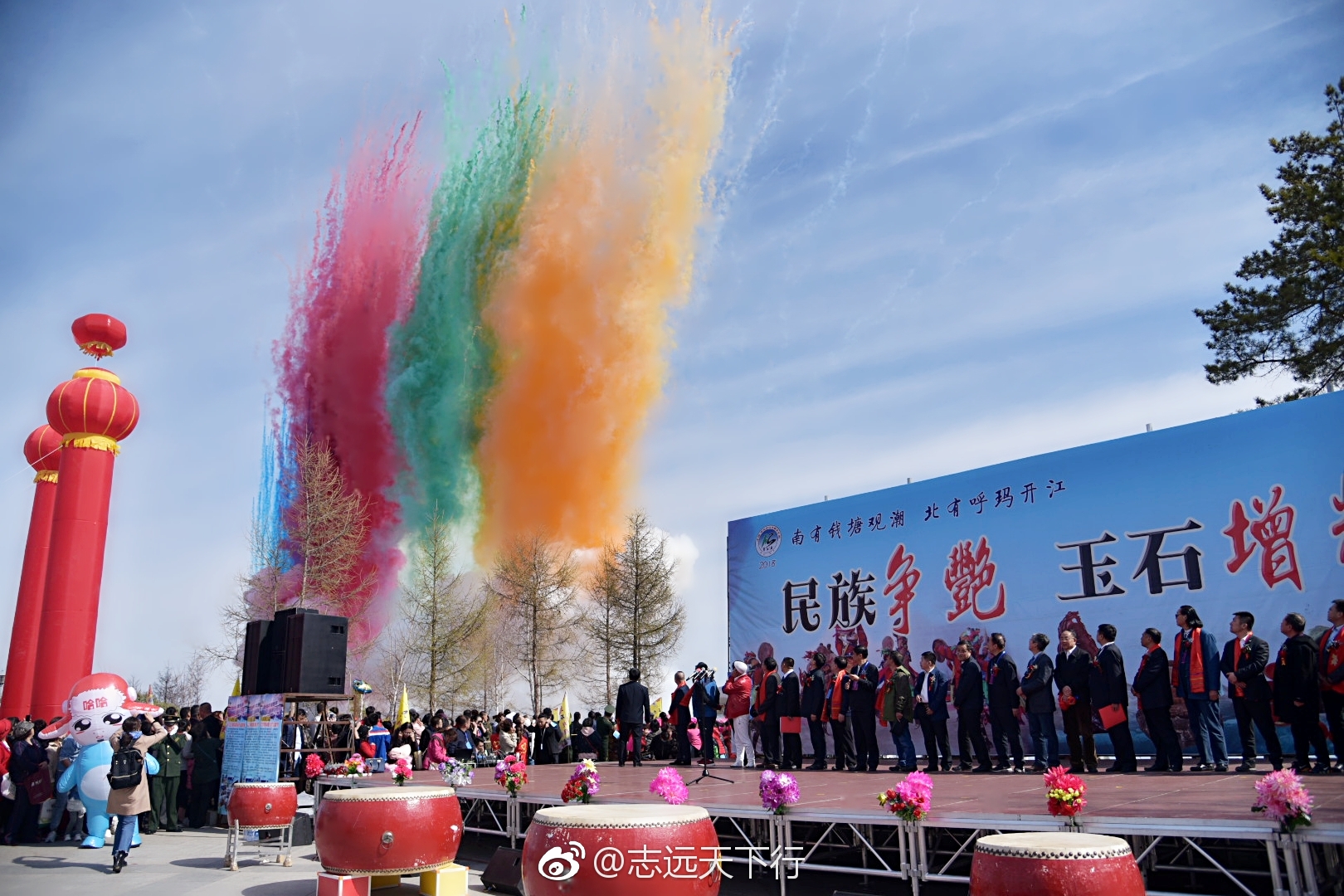 今天上午,万众瞩目的呼玛开江节在江畔公园正式启动