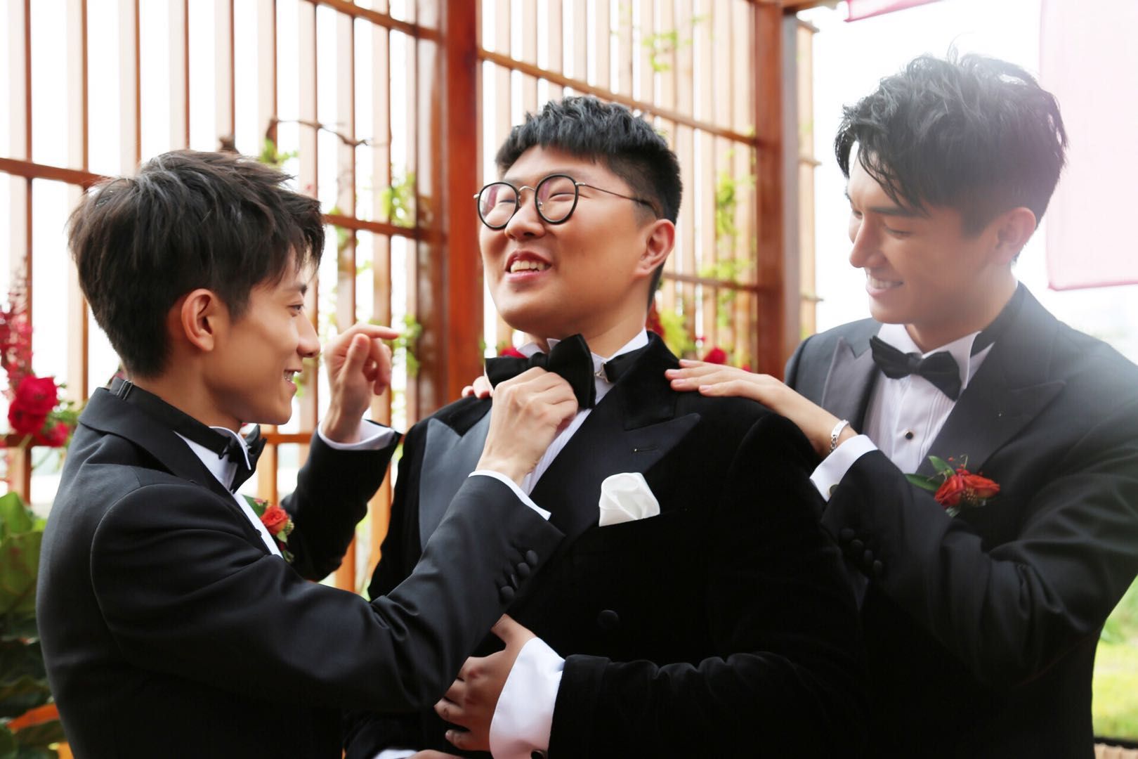 伴郎 陈柏霖ins晒出和杨旭文窦骁当伴郎的照片想不到帅哥都是互相认识