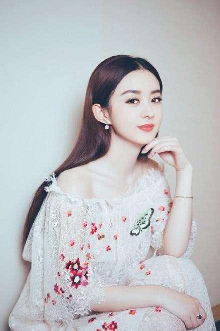 赵丽颖应该算是娱乐圈中长相最美的一位女明星了吧,相信很多人都会