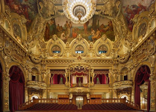 该国平均一寸土地出一个百万富豪, 经济领先世界, 承诺帮我国大忙