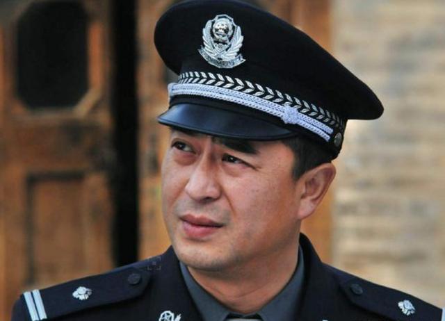 扮演过警察的明星刘德华帅陈坤忧郁他出道前就是一位警察