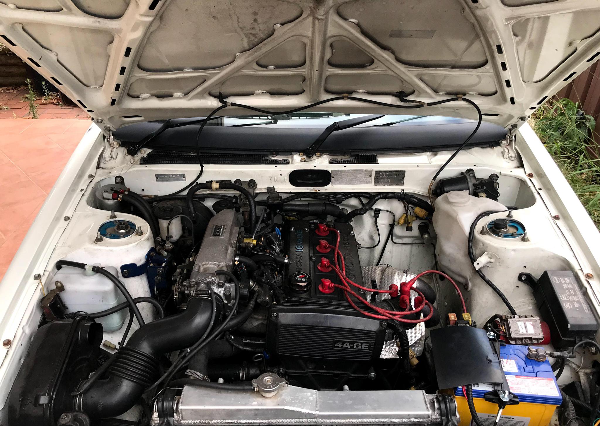 在1983年的时候,造车的技术可以如此成熟,4age 170马力的引擎推动900