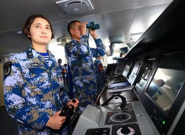 网友这样评论:"中国第一女司机,带我飞"古有花木兰代父从军,加德热拉