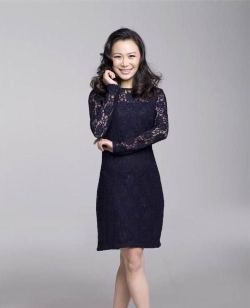 《如懿传》编剧流潋紫和制片人黄澜也出演了,为大婚的如懿揭盖头