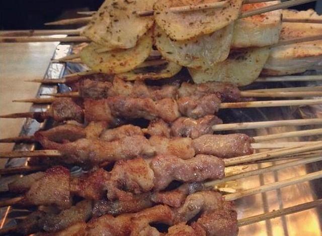 实拍东北街头小吃, 最后一样最实在两个人才吃得完