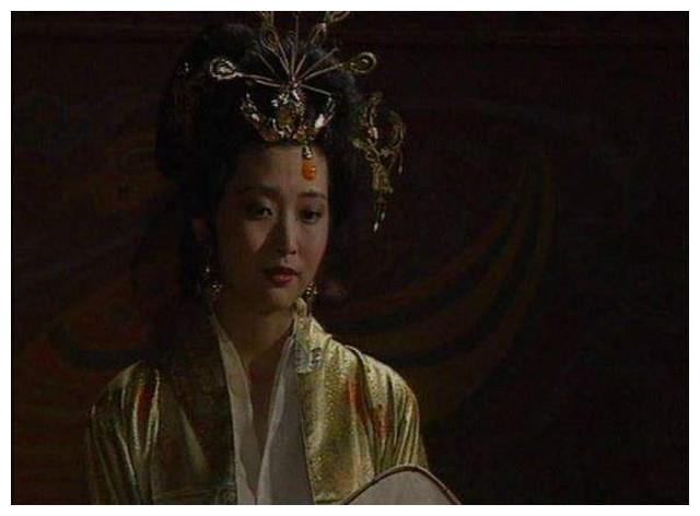 丈夫奉命杀岳父,妻子不知所措,母亲说了一句话,成千古至理!