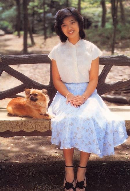 日本著名女星山口百惠年轻时的老照片和近年照片