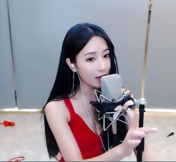 今夜的斗鱼属于小深深儿! 一曲风一样的勇士, 征服八百万dnf玩家