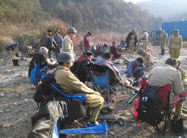 某抗日神剧的现场的群众演员