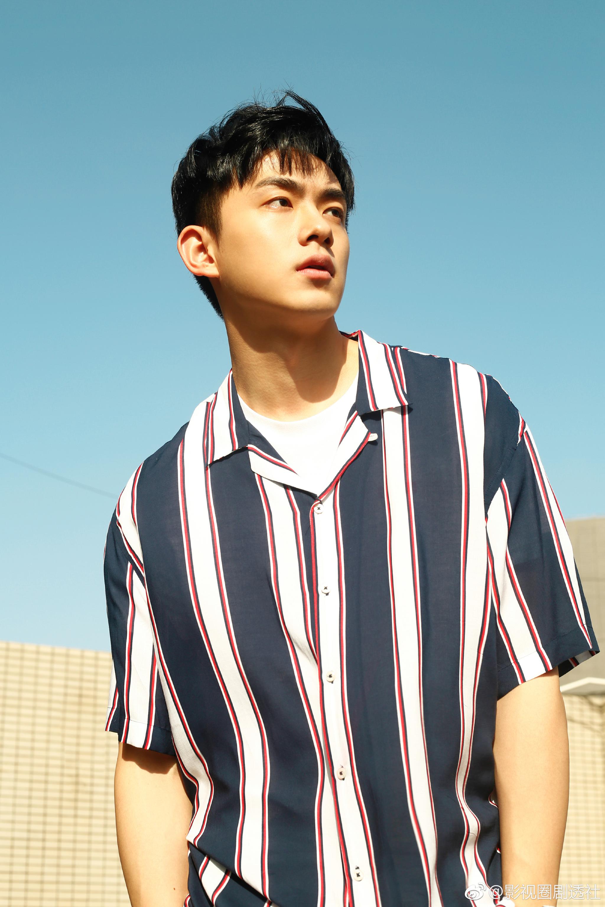 成名夫妇——朱煜明写真.说好的小奶狗,地主家的傻儿子