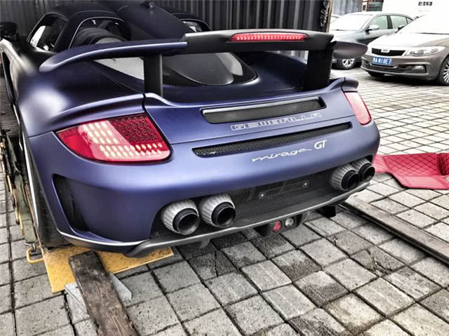 碰到一台狠车了,保时捷卡雷拉gt改装版,国内仅3台!