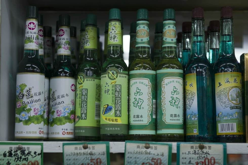 rio出六神花露水风味的鸡尾酒,网友,从小就想尝尝花露水的味_新浪看点