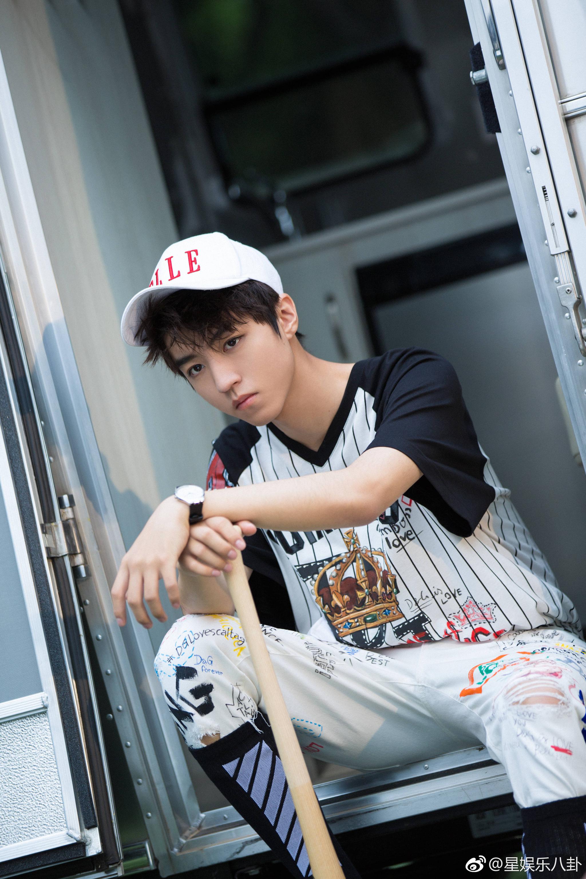 王俊凯《superelle》2018夏季刊封面拍摄花絮~棒球少年青春洋溢