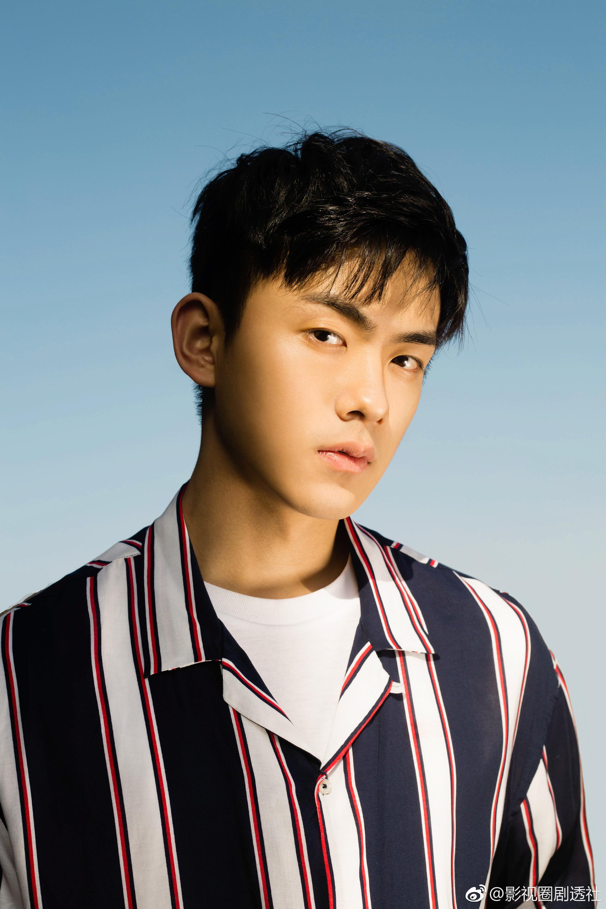 成名夫妇——朱煜明写真.说好的小奶狗,地主家的傻儿子