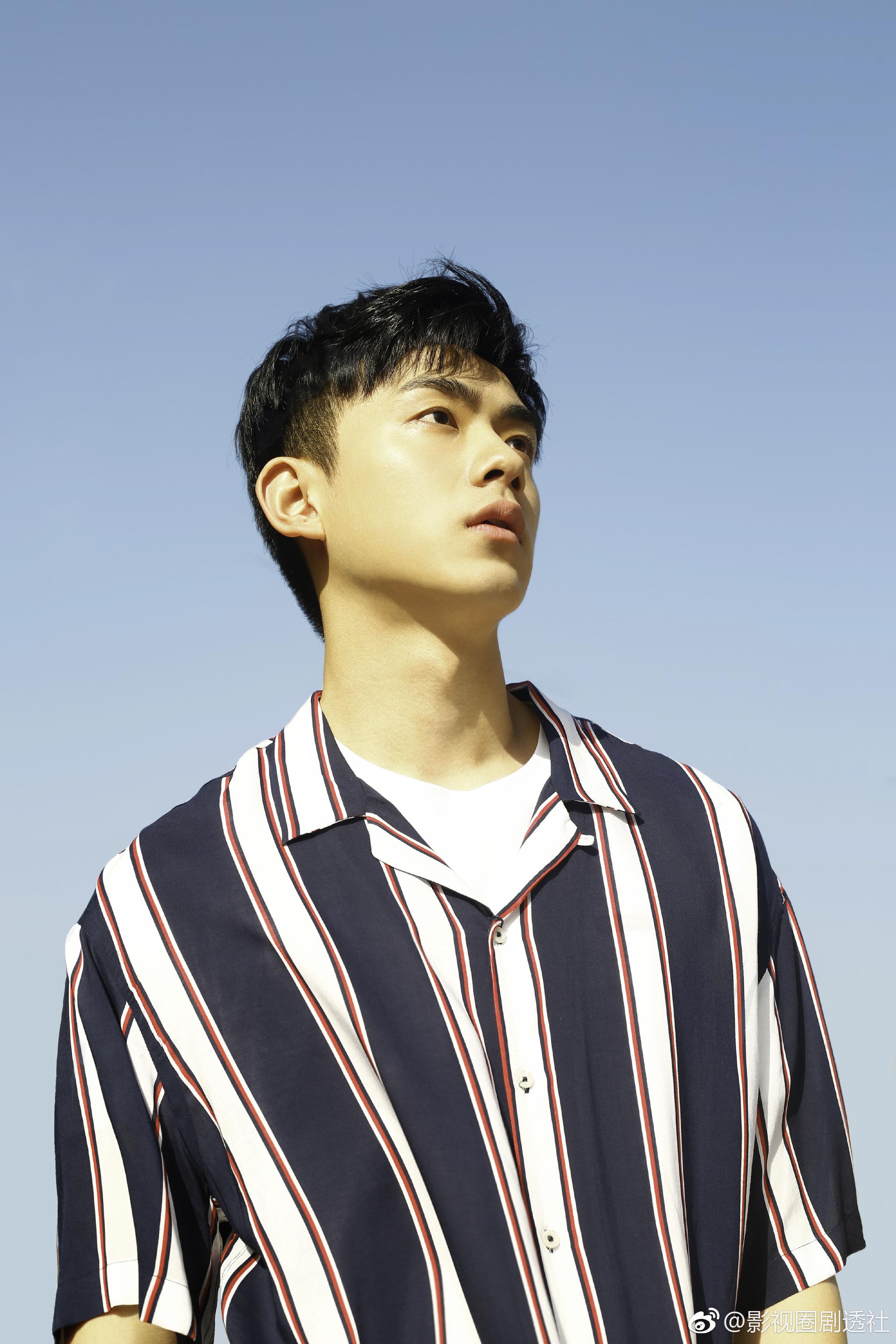 成名夫妇——朱煜明写真.说好的小奶狗,地主家的傻儿子