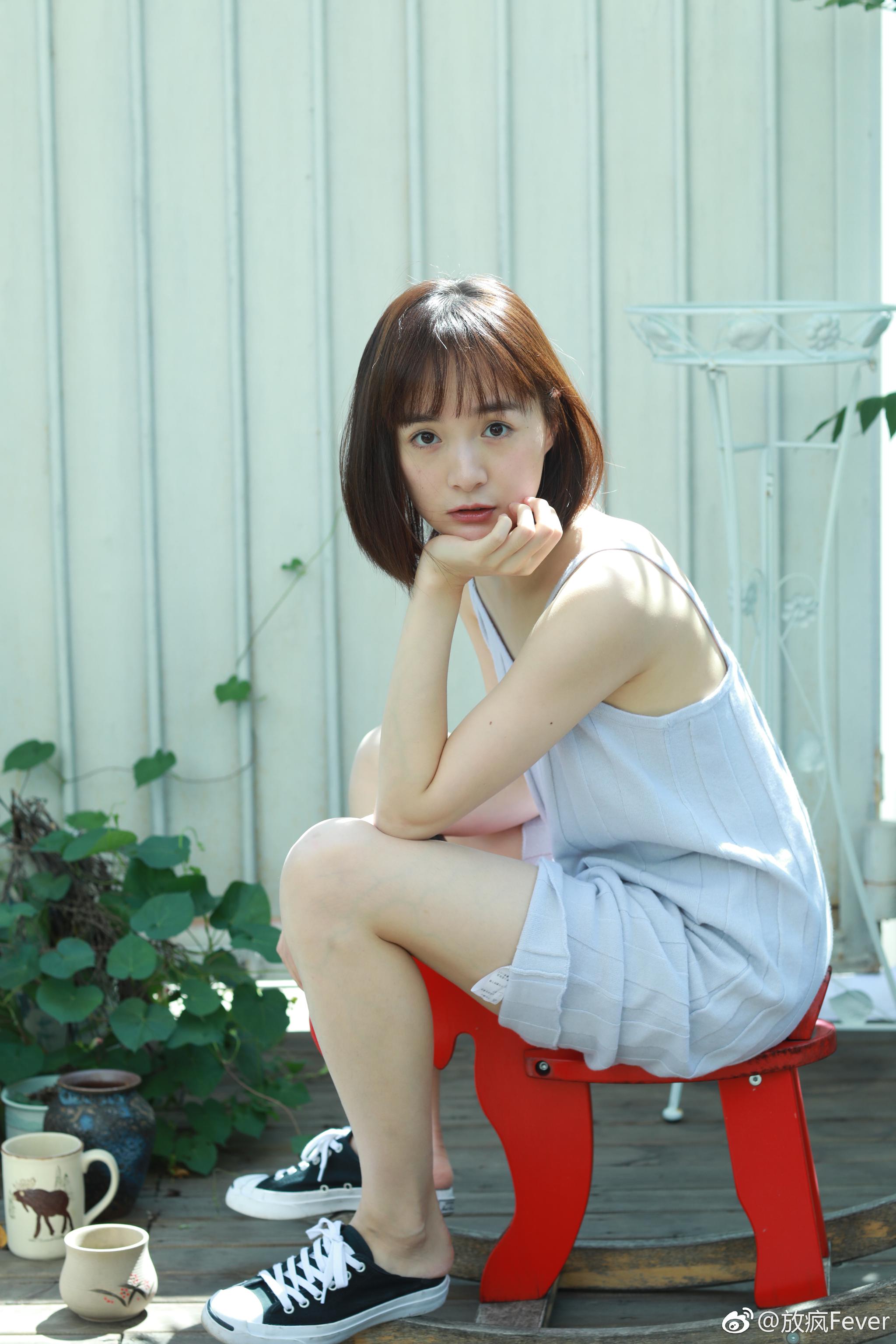 67最近在热播的电视剧中饰演萧艾的@李依伊doo 拍摄了一组夏日清新