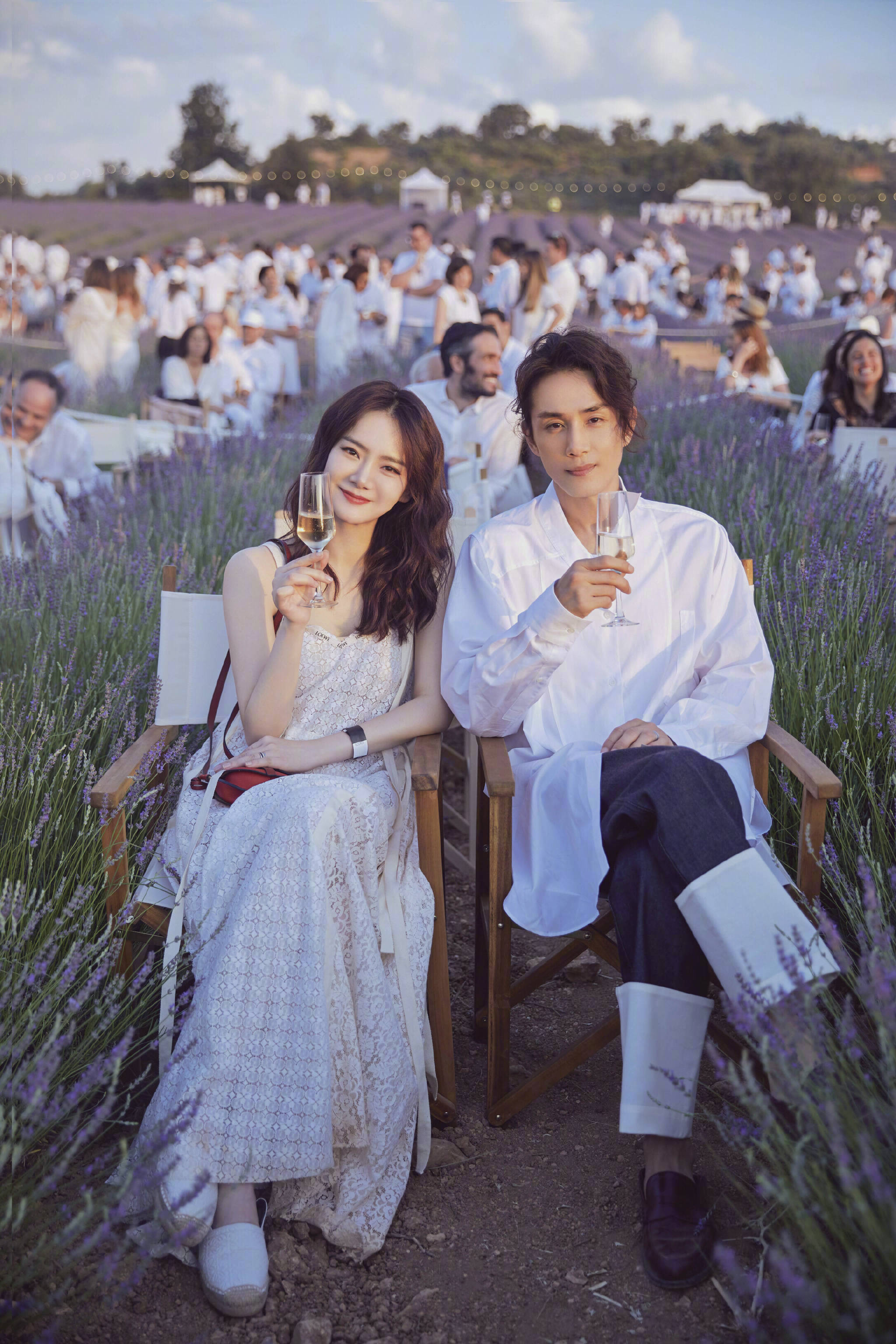 戚薇李承铉最新照片流出!一处小细节看出她真的爱他!__财经头条