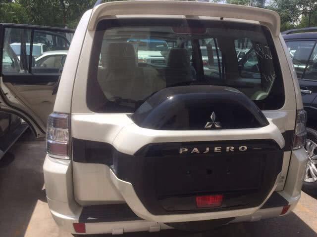真正的爬坡神车三菱帕杰罗进口版3.8l国外不到30万报价