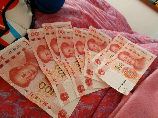 我妈过生日老婆给了八百块钱,儿子随口一问,妈让我去离婚