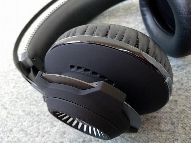 声音入微料敌先机赢得比赛不能错过金士顿黑鹰s耳机