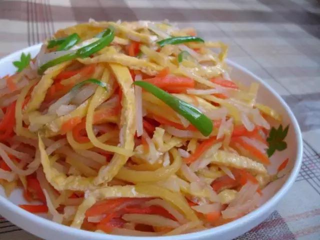 五彩土豆丝,夏季清爽又开胃的美食!
