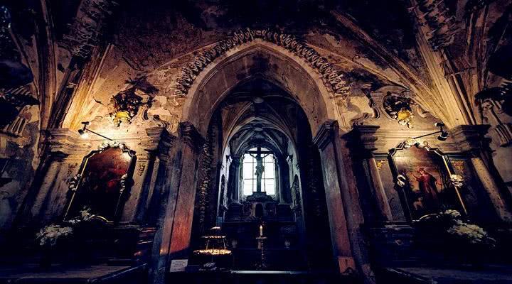 令人感到惊悚的西方诡异教堂,距今600多年,如同地狱场景
