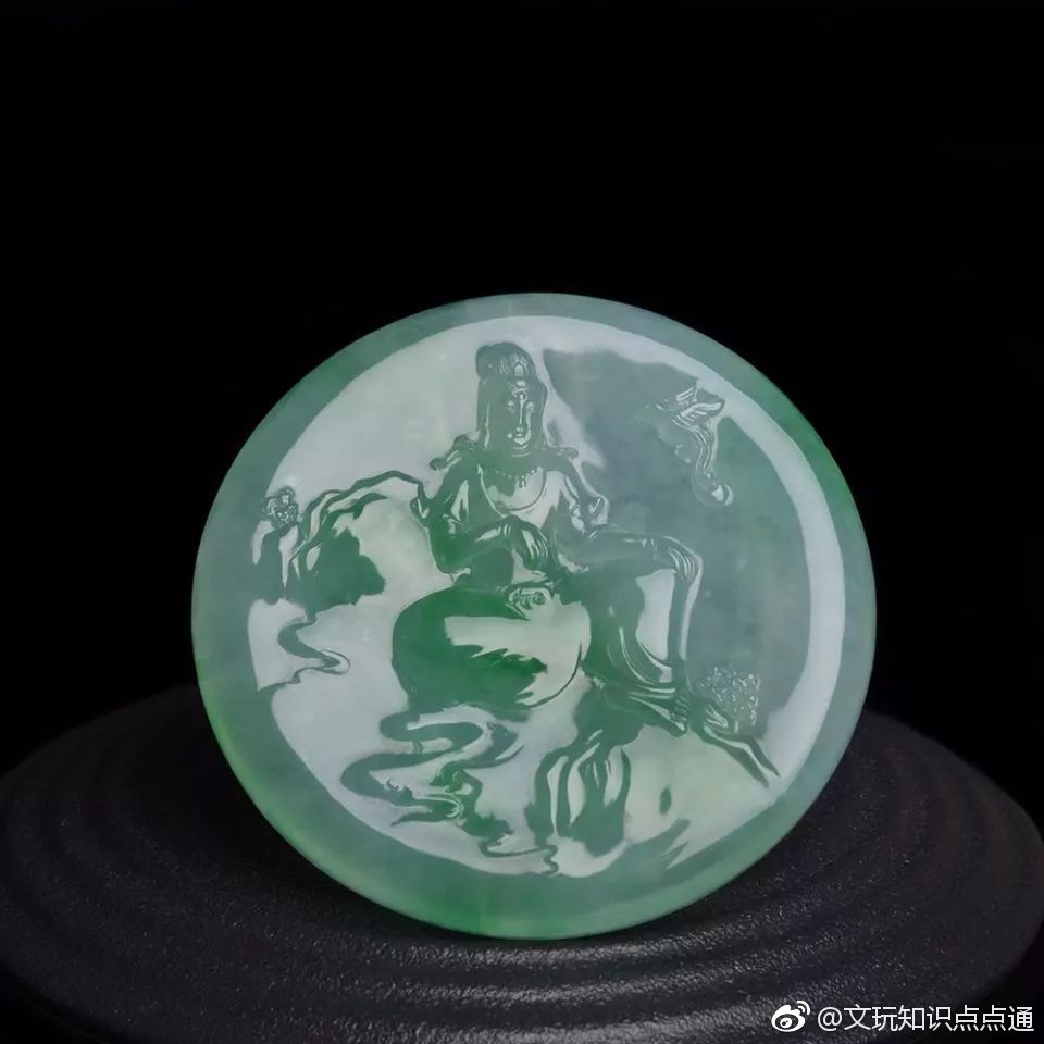 根据手镯芯的特点与优劣程度,可以创作出很多题材类作品