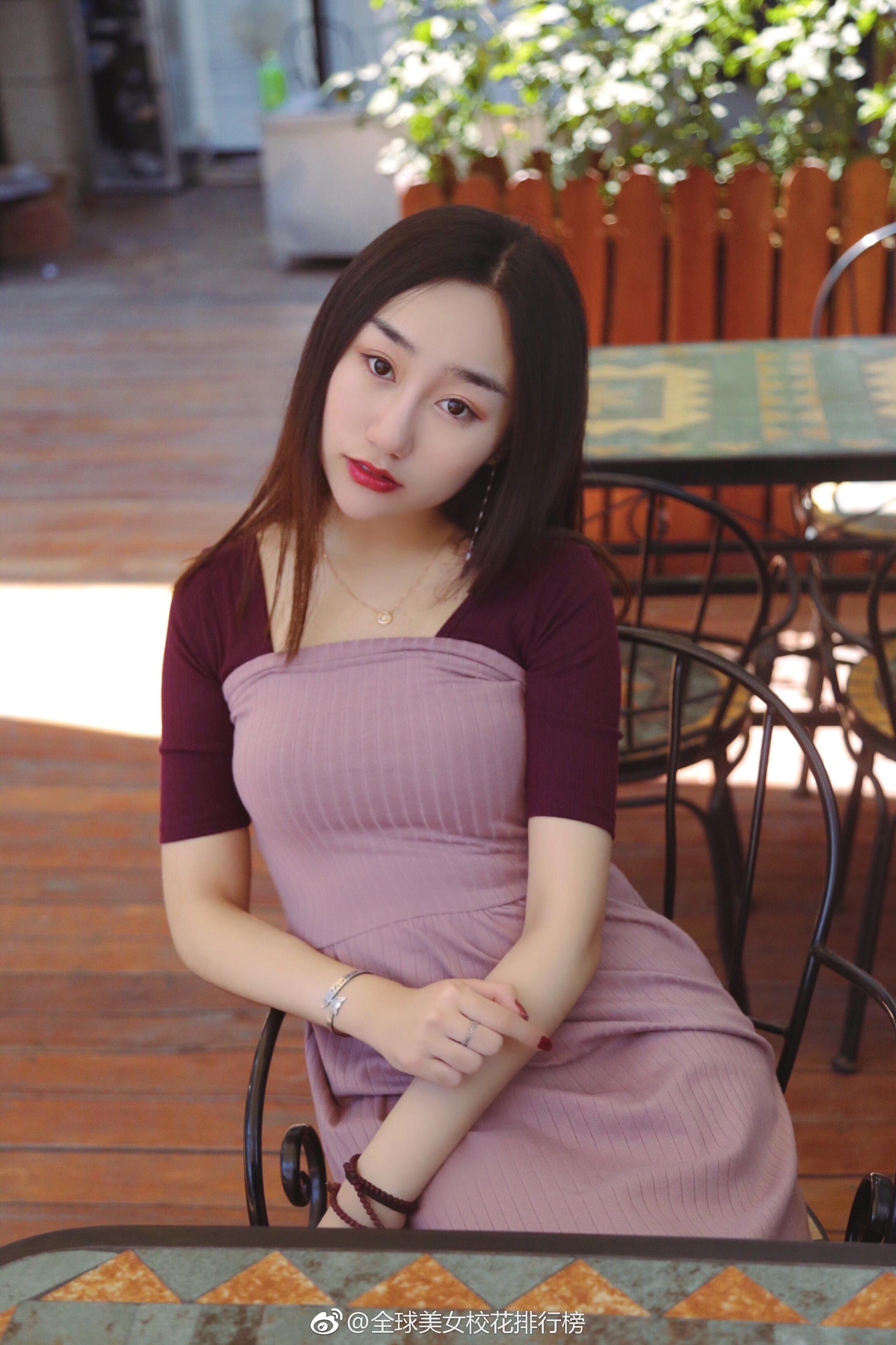 师大高颜值美女 安徽师范大学播音主持专业 身高165cm 体重45kg 20岁