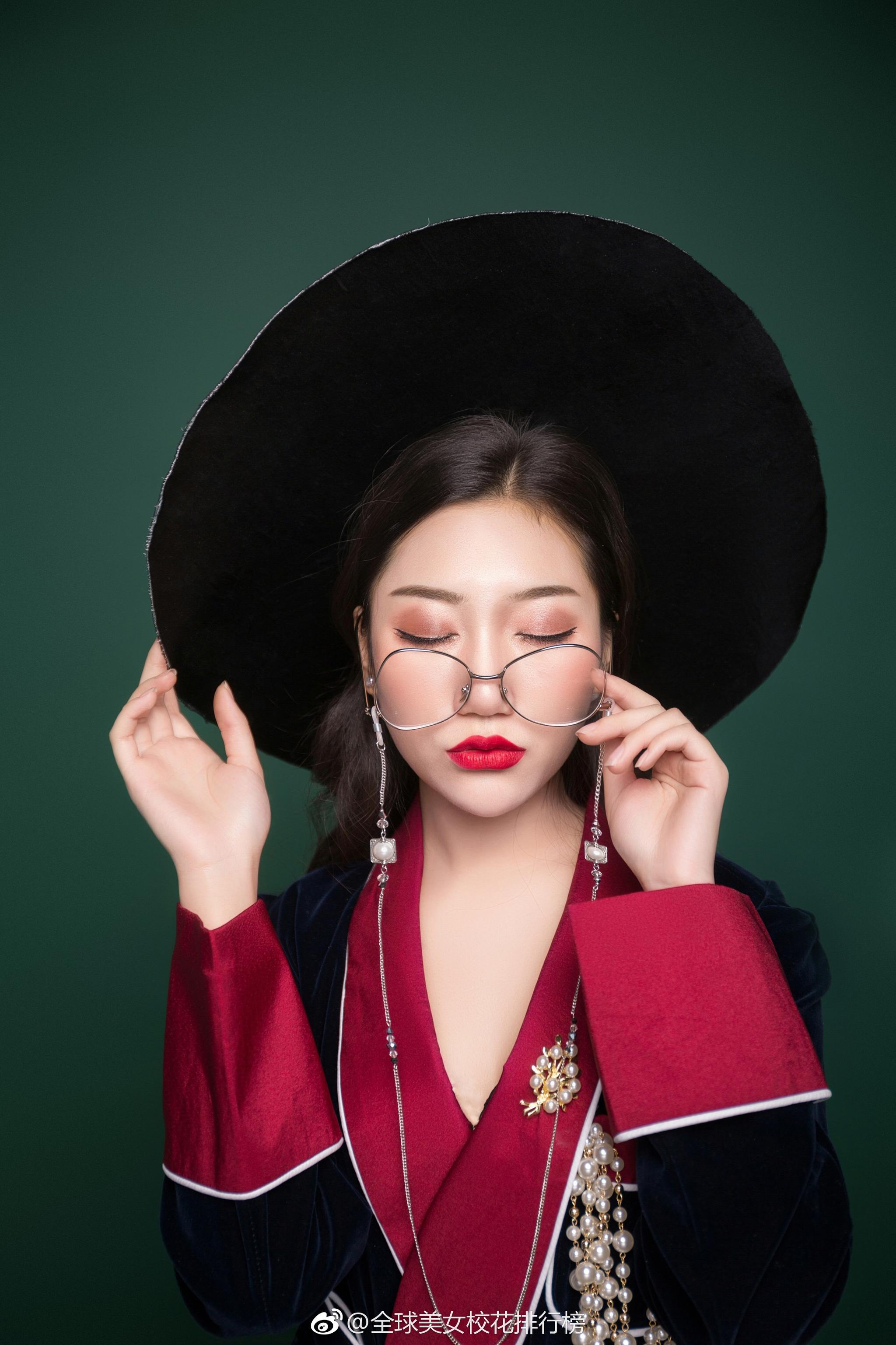 师大高颜值美女安徽师范大学播音主持专业身高165cm体重45kg20岁