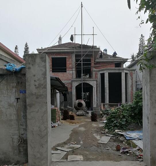 担心以后建房难,着急忙慌回农村砸40万自建八角窗户两层小别墅