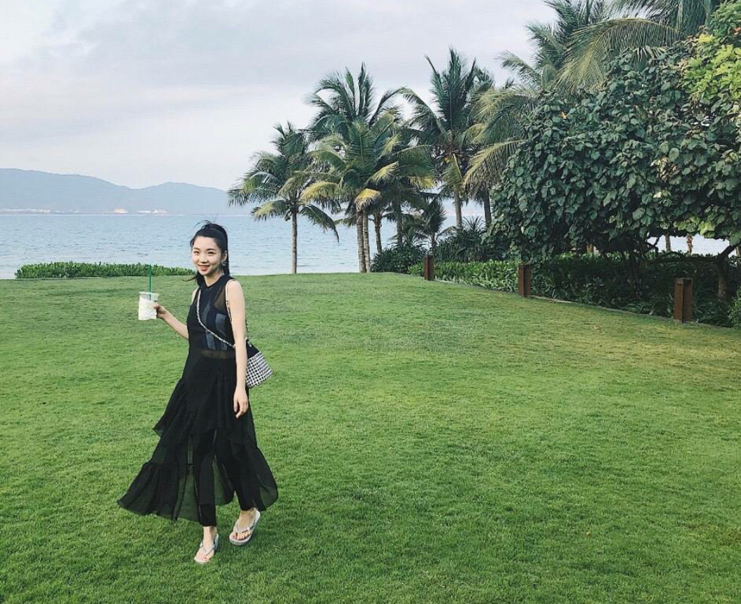 前上海上港球员孙祥的妻子,近日晒出自己与孩